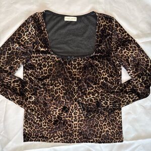Chic Leopard Print Long Sleeve Blouse